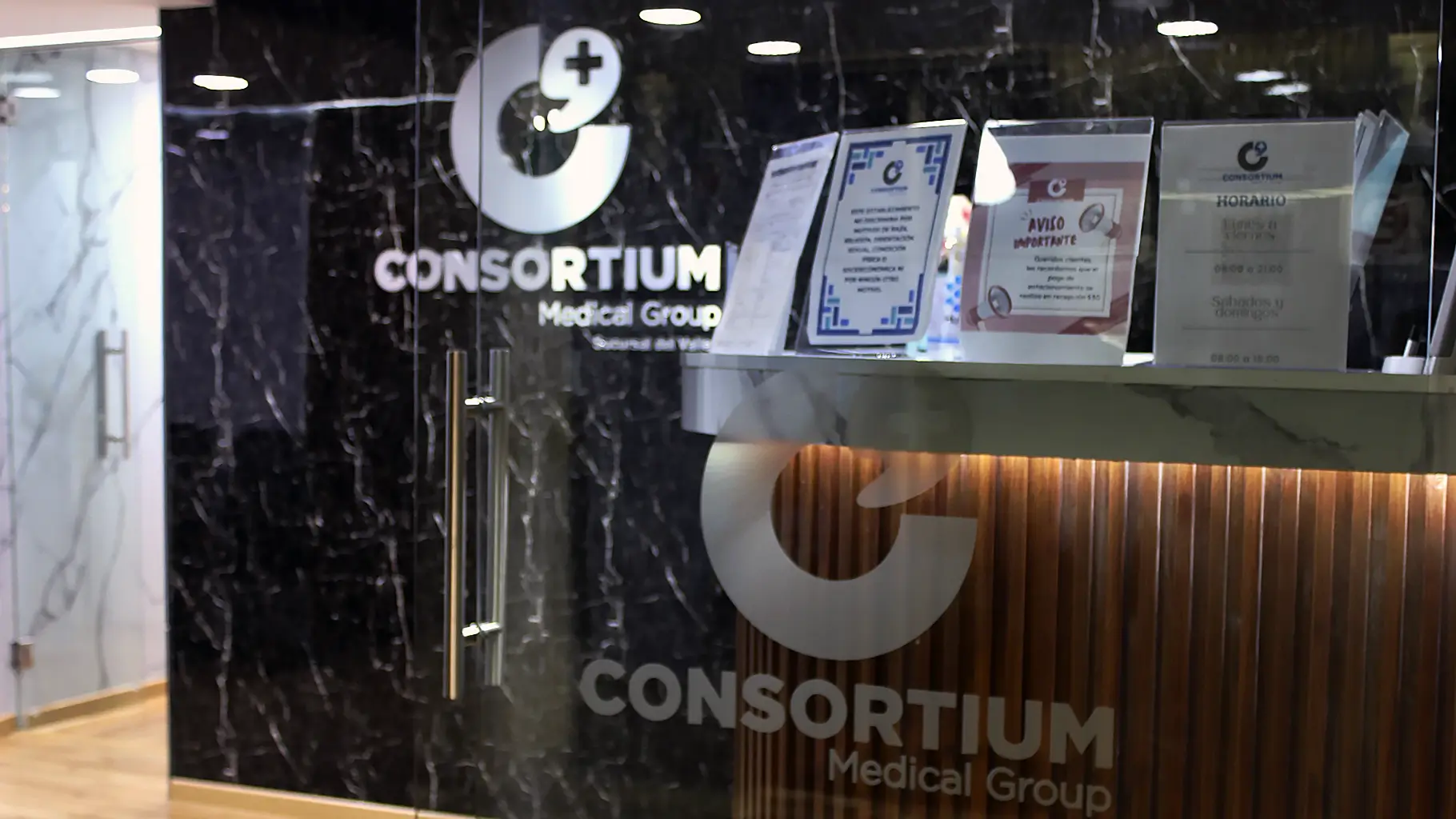 Consultorio dermatológico con cama en Consortium Medical Group
